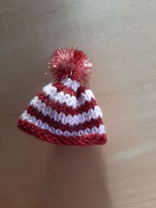 Mini pom-pom hat