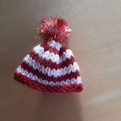 Mini pom-pom hat