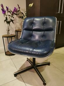 Set Of Four 1960's Vintage Charles Pollock Leather And Chromed Executive Chairs In Dark Blue