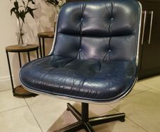 Set Of Four 1960's Vintage Charles Pollock Leather And Chromed Executive Chairs In Dark Blue