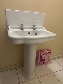 bathroom sinks x3 30euro each
