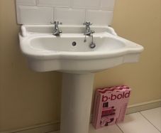 bathroom sinks x3 30euro each