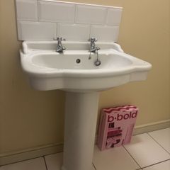 bathroom sinks x3 30euro each