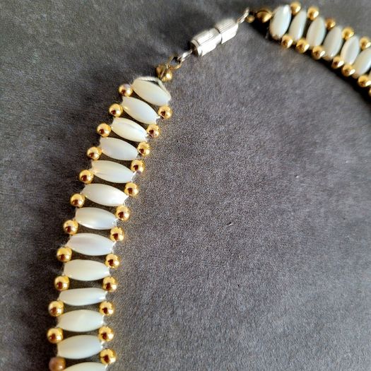 Vintage lustre necklace