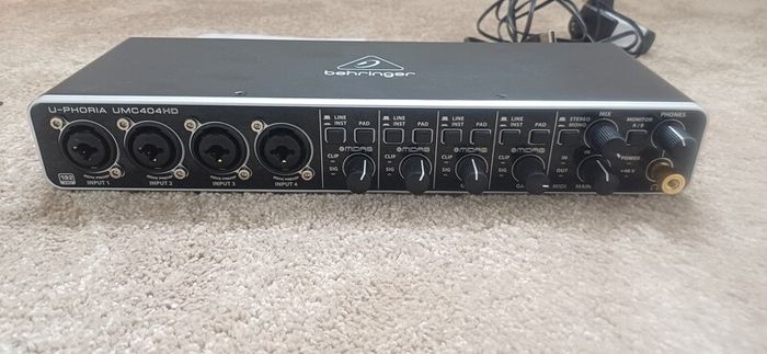 Behringer UMC404HD