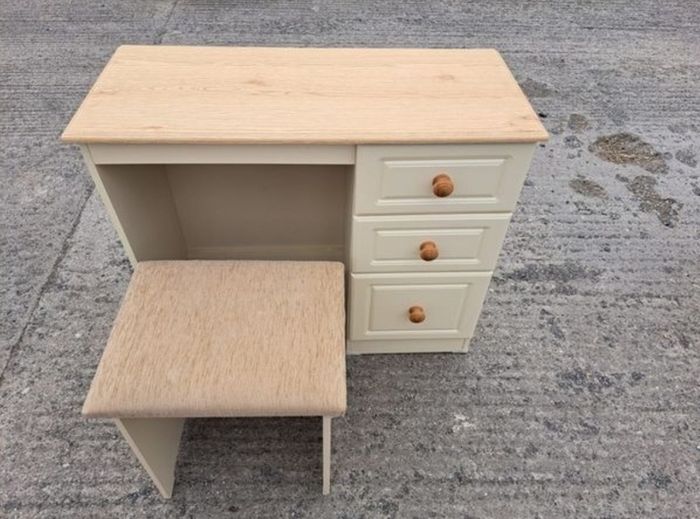 vanity table