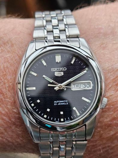 Watch Seiko 5 Automatic.