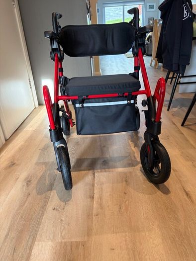 Wheelchair / Walker 2 in 1