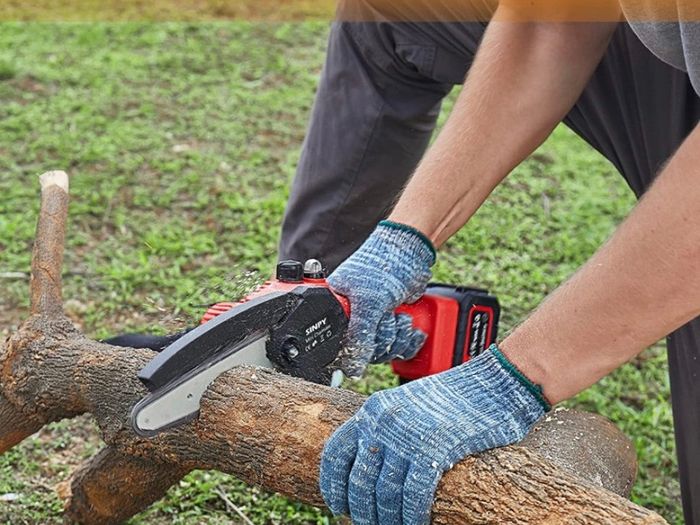 Mini Chainsaw 6 Inch Cordless-Chainsaw with 2 3000mAh Battery 24V Electric Chainsaw with Oiler System and Security Lock Handheld Small Chain Saw for Wood Cutting Tree Trimming Gardening (FREE POSTAGE)