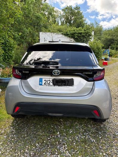 Toyota Yaris Hybrid Luna 4dr Auto 1490 Cc Grey