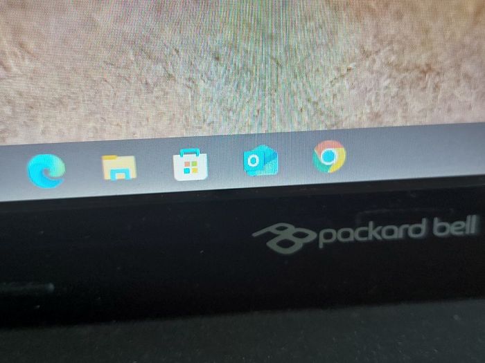 Packard Bell 15.6 inch Laptop, Model mNo. P5WS0, Intel Core i3-2310M CPU, 2.1GHz, 6GB Ram, 500GB Ram, Windows 10, Microsoft Edge, Chrome and VLC