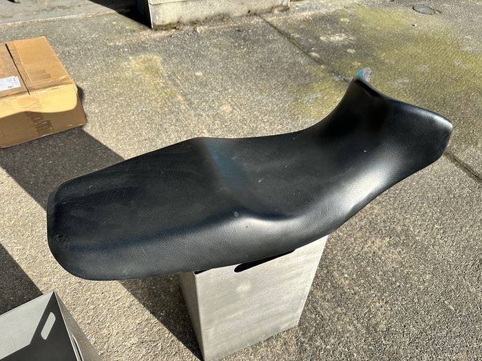 ZZR1100d Seat