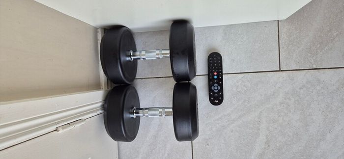 brand new 2x20kilo dumbbell weight set