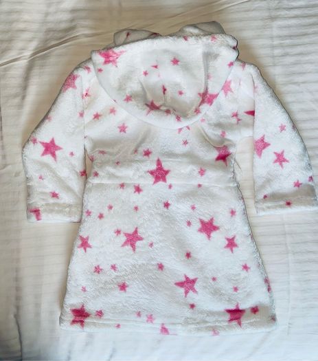 Soft white dressing gown with pit stars