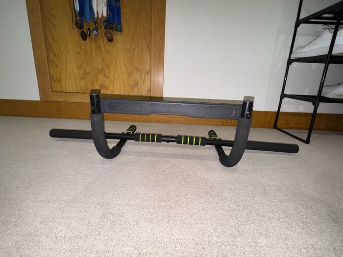 Pull up bar