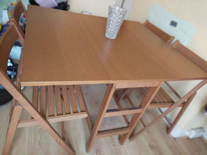 table and chairs
