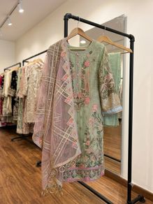Indian Pakistani shalwar qameez