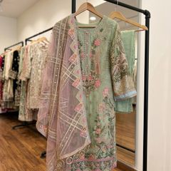 Indian Pakistani shalwar qameez