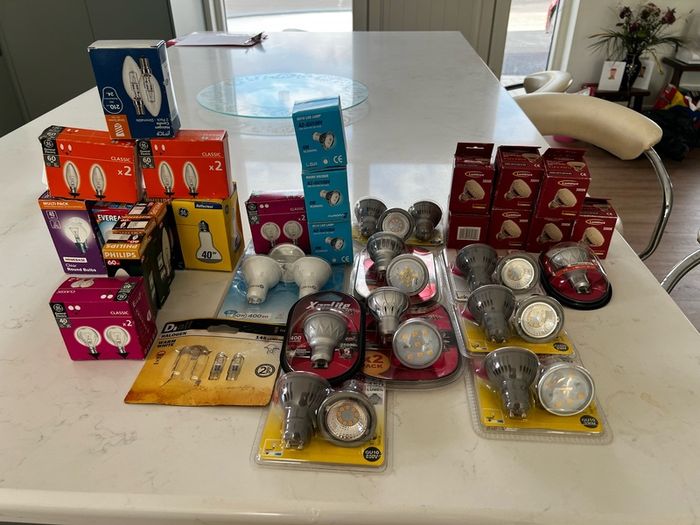 High Quality light bulbs Bundle   LED   GU 10. Candle and more . All new