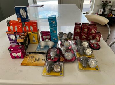 High Quality light bulbs Bundle   LED   GU 10. Candle and more . All new