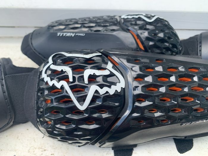 Fox Titan Pro D30 MTB elbow pads