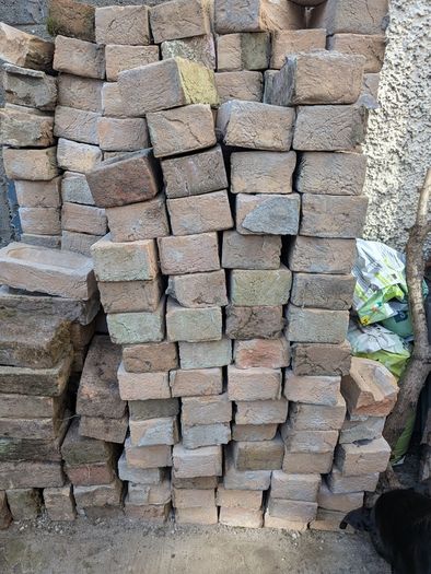 Red  bricks - free - approx. 200