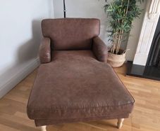 Luxurious: Modern Soft Brown Leather Chaise Longue