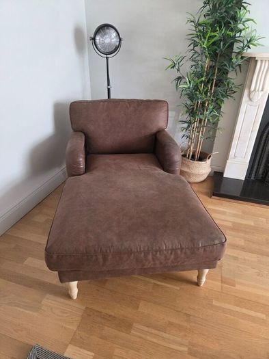 Luxurious: Modern Soft Brown Leather Chaise Longue