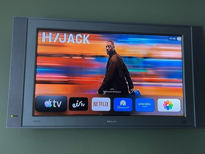 Philips 32" TV Main Board + Wall Bracket