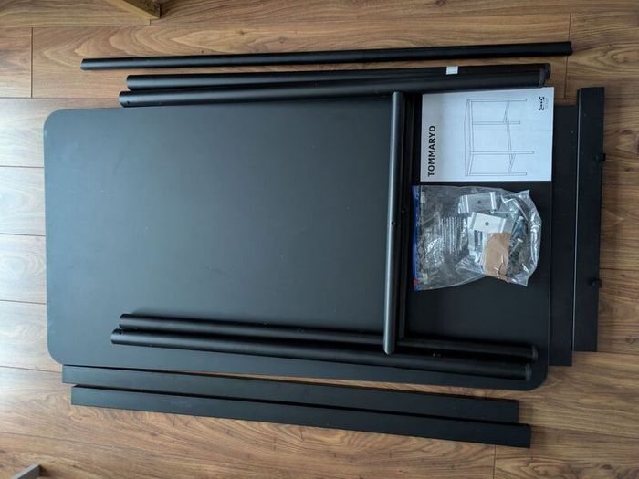 Table (black high table)