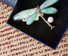 Brand New real pearl dragonfly brooch