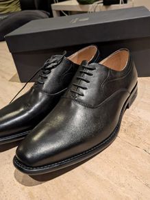 Men's leather dress shoes
