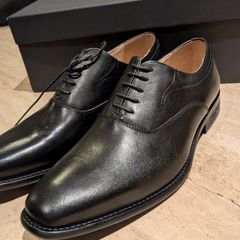Men's leather dress shoes