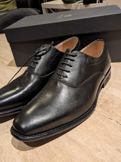 Men's leather dress shoes