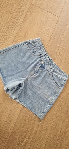 Crossover Waist Shorts Size 12