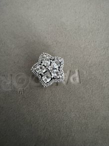 Genuine Pandora Dazzling Daisies