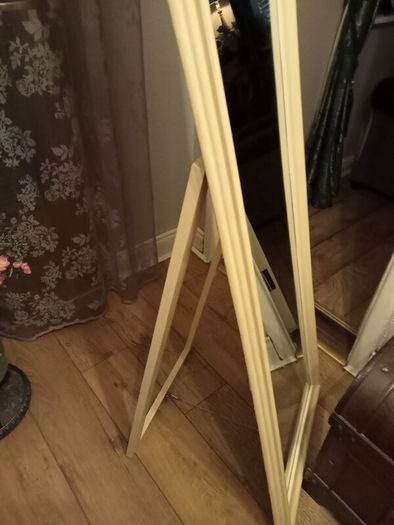 Standing mirror