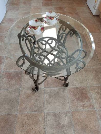 small glass top table like new.