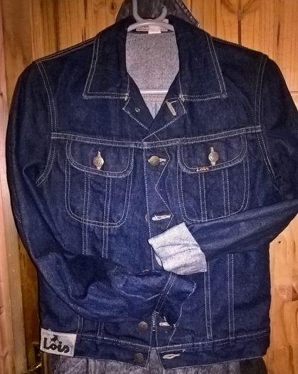 Lois Denim Jacket and dark jeans