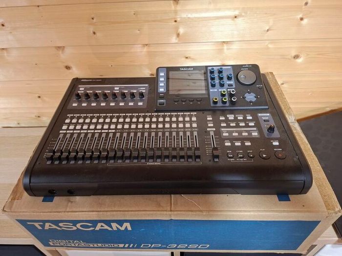 Tascam DP-32SD 32-Track Digital Portastudio