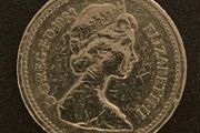 One-pound UK Coin 1983 (rare) Queen Elizabeth II Error Coin-upside-down "DECUS ET TUTAMEN" inscription