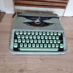 Hermes Baby / Rocket 1960's Vintage Manual Typewriter with Case