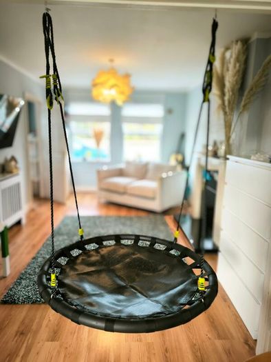 Large Premium Nest Swing. 99 cm. Excellent Condition.