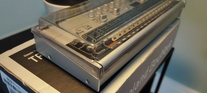 Roland Boutique TR-06 drum machine