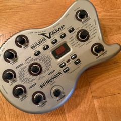 Behringer V-Amp Bass