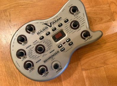 Behringer V-Amp Bass