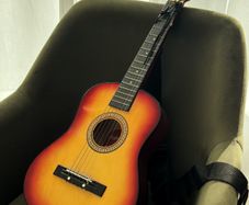 Royal Sounds Childrens Guitar with straps
