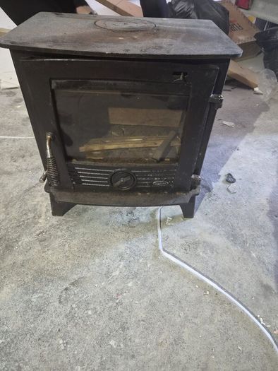 Wood burner and jacuzzi double bath never been use