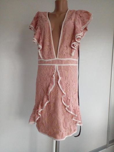 Prettylittlething lace dress UK 12 NEW.