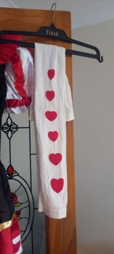 Girls dressup queen of hearts